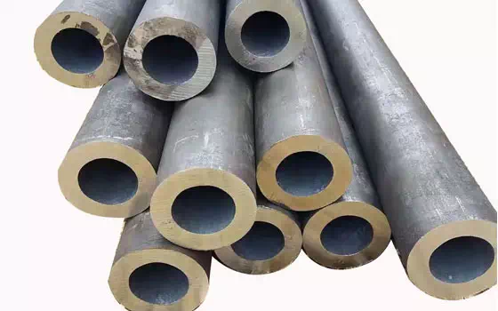 What is the difference between carbon steel pipe and seamless steel pipe?
